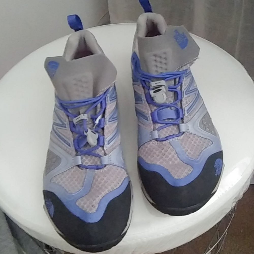 New North Face Women's Athletic Shoes. Sze 8.5